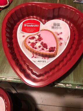 Trudeau NEW Red Heart Shaped Non-stick Cake Pan 9" Valentine's Day